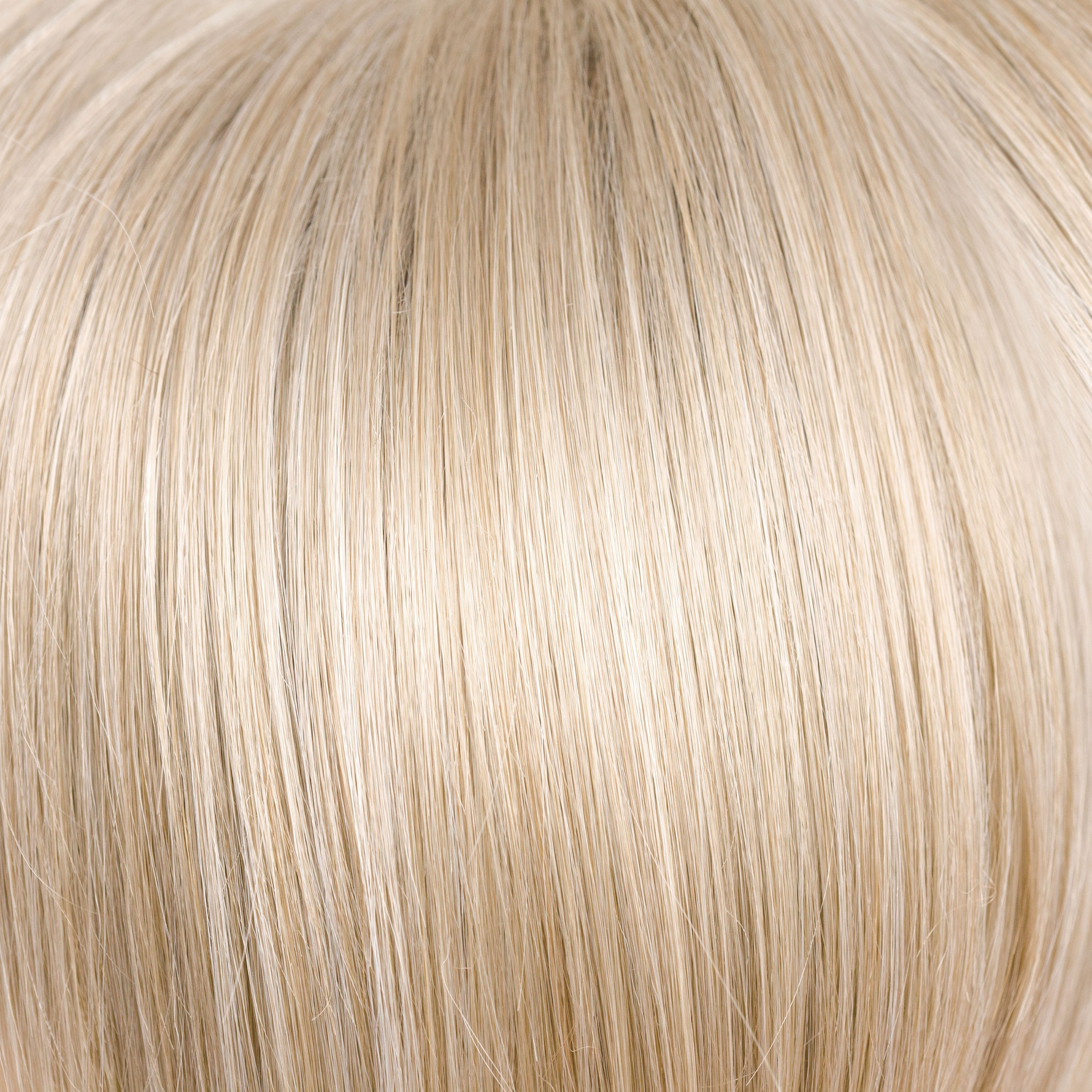 Liora color swatch — Creamy Blond