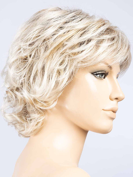 Cream Blonde Shaded color swatch