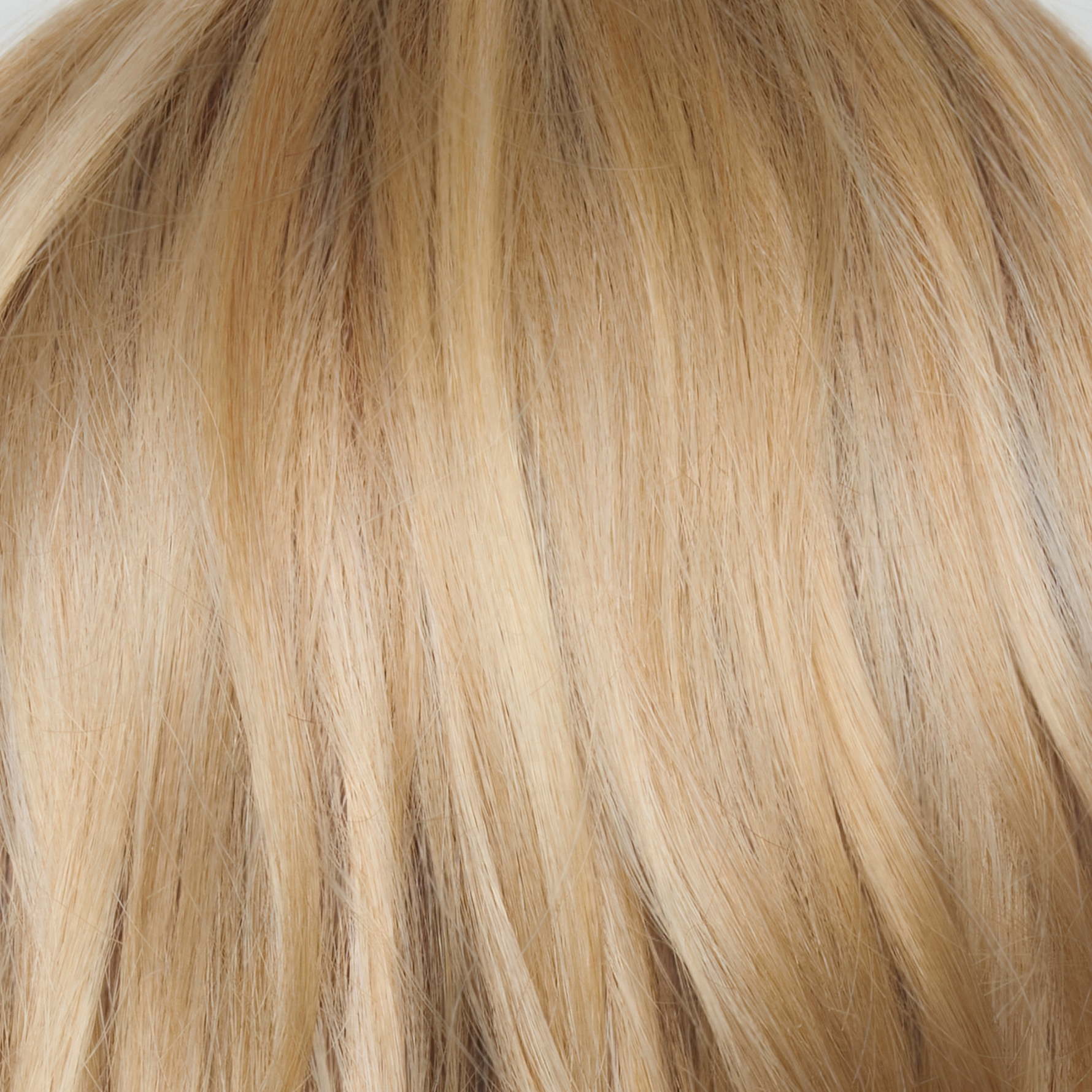 Liora color swatch — NM Sandy Cream Blond-R