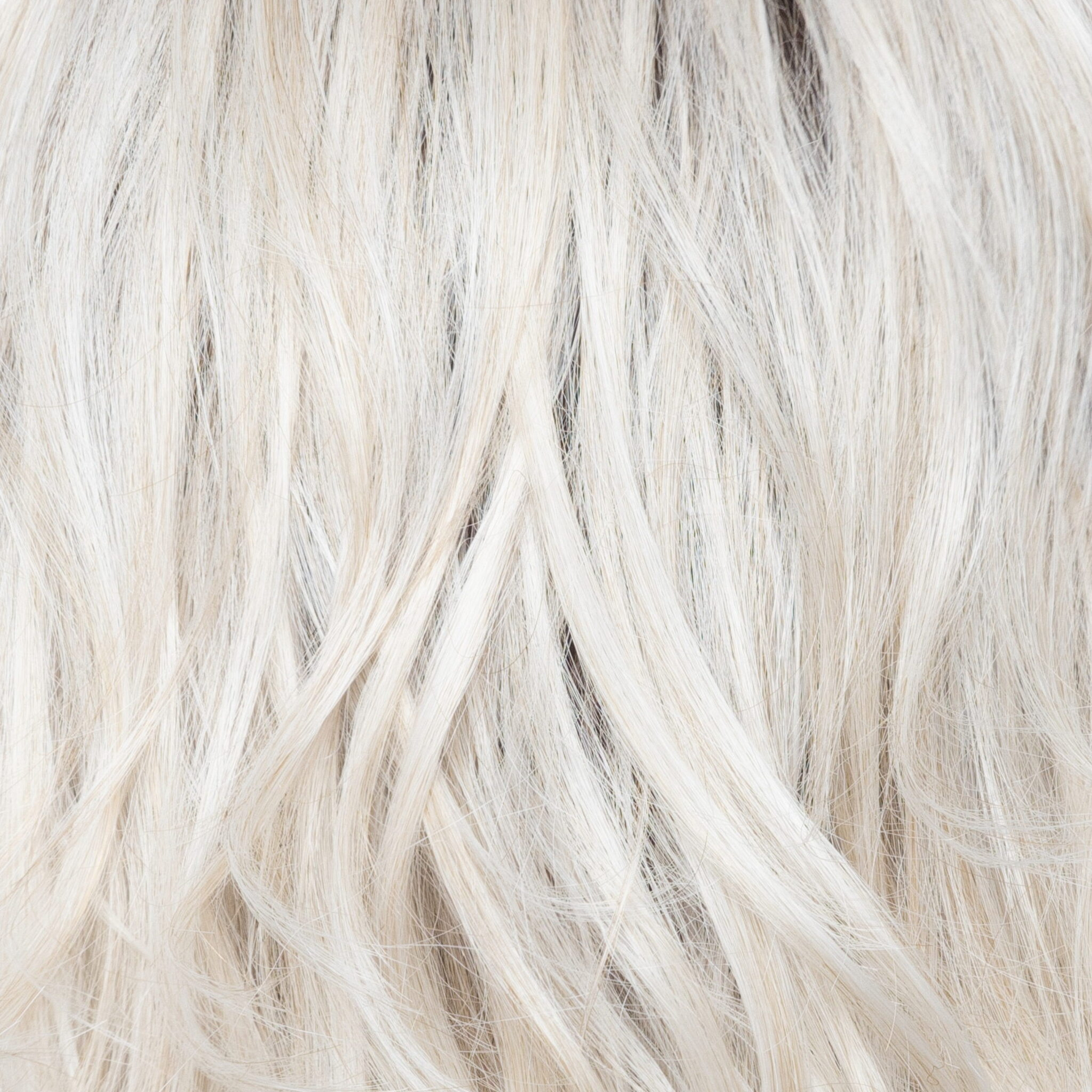 Liora color swatch — White Rose Blond-R